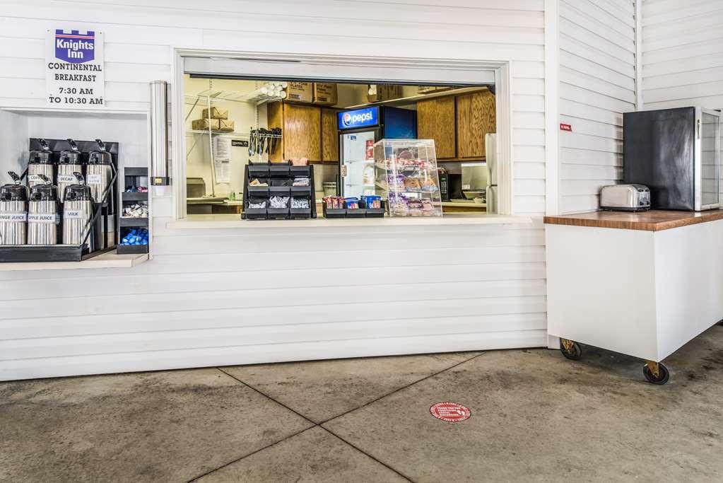 Knights Inn Sandusky Restaurant photo